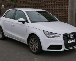 2014_Audi_A1_(8X_MY14)_1.4_TFSI_Attraction_Sportback_5-door_hatchback_(2015-07-09)_01
