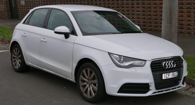 2014_Audi_A1_(8X_MY14)_1.4_TFSI_Attraction_Sportback_5-door_hatchback_(2015-07-09)_01