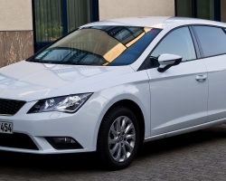 Seat_Leon_1.4_TSI_Start&Stop_Style_(III)_–_Frontansicht,_10._August_2013,_Ratingen