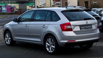 Skoda_Rapid_Spaceback_1.2_TSI_Elegance_–_Heckansicht,_19._Januar_2014,_Düsseldorf